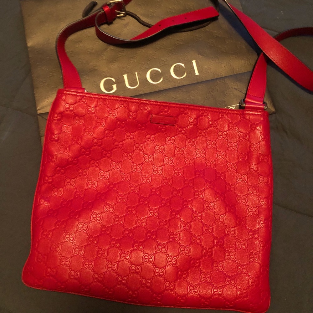 Red leather Gucci Guccissima crossbody
